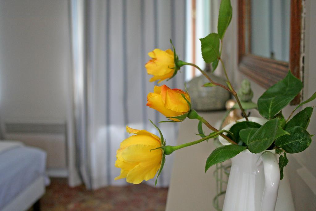 Bed and Breakfast Le Petit Manoir de la Vernelle à Fourmetot Chambre photo